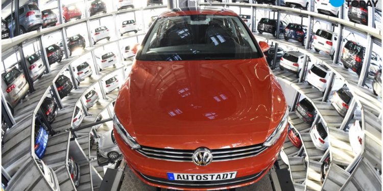 VW surpasses Toyota as world s