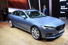 2017 Volvo S90 front three-quarter