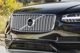 2016 Volvo XC90 T6 AWD Inscription grille