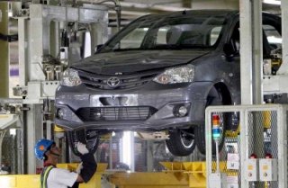 An Indonesian worker inspects a passenger automobile at the Toyota plant in Karawang, western Java, Indonesia. (picture: AAP).