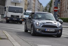 The Mini in Vienna, a proud internationalist in Vienna (by means of BMW and a German fashion designer). ( Vyacheslav K./Flickr)