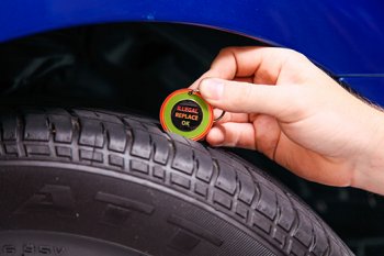 Tyre tread checker